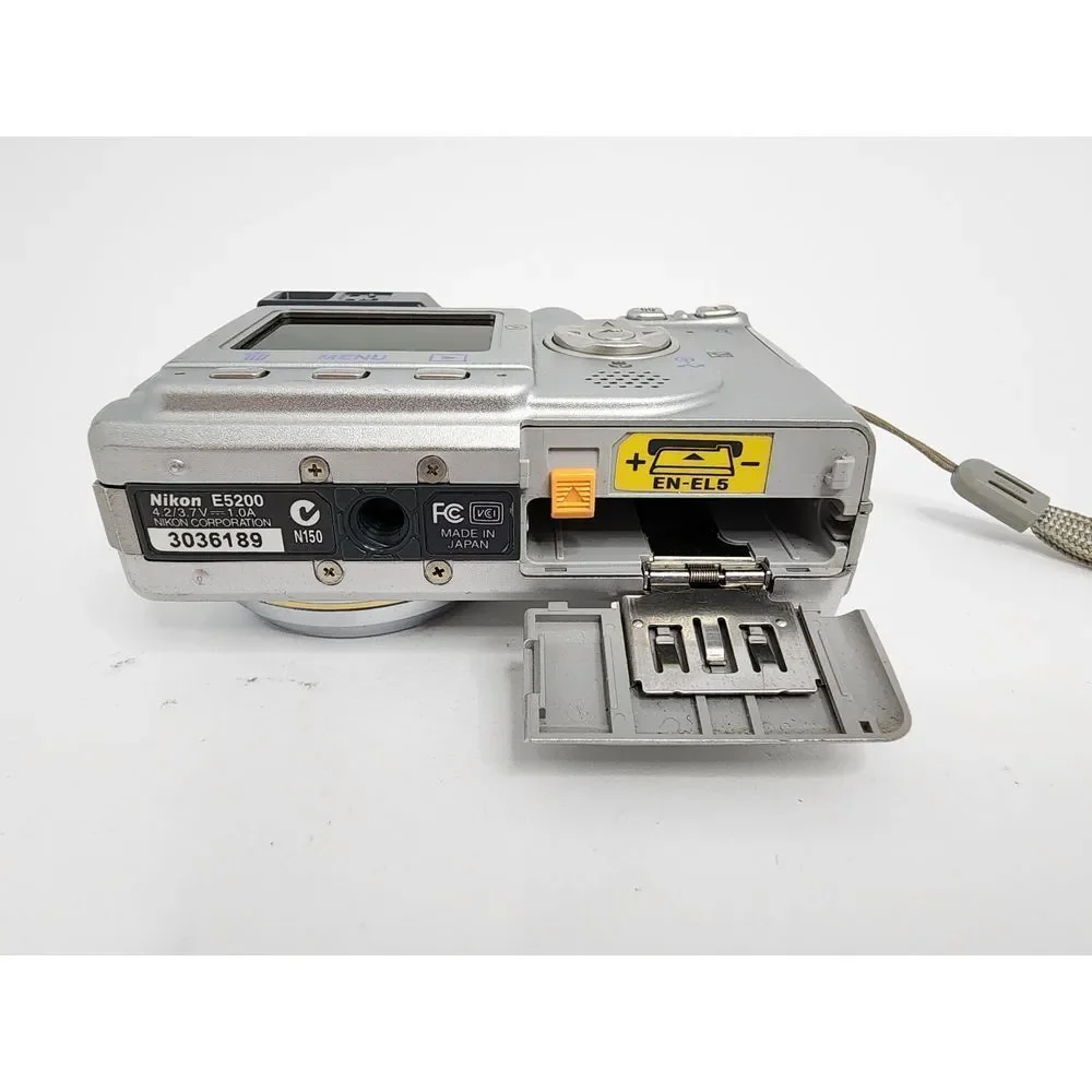 Nikon‎ Coolpix 5200 Silver Camera NOT TESTED - FOR PARTS